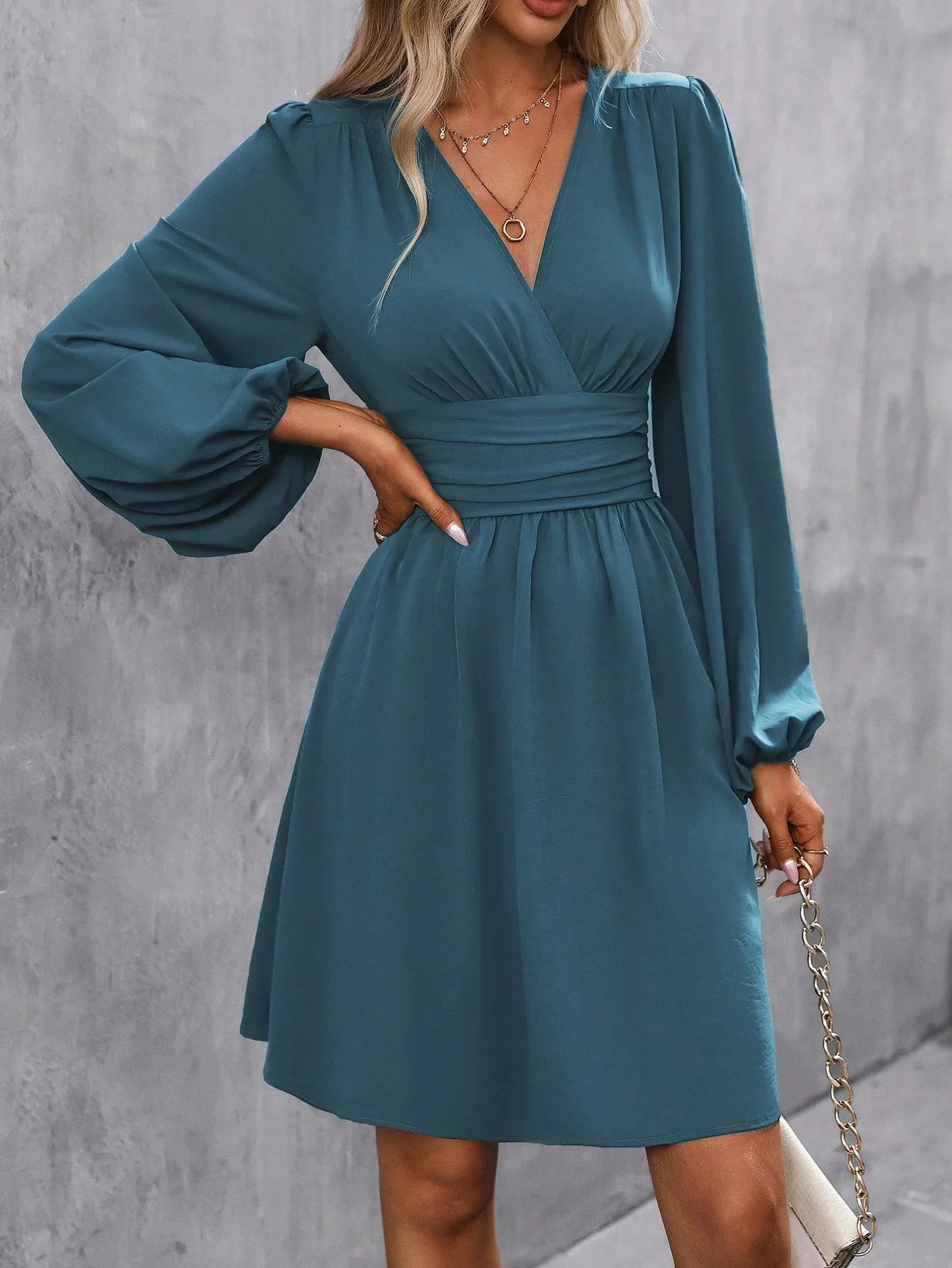 Bella - Elegant Pleated Midi Dress