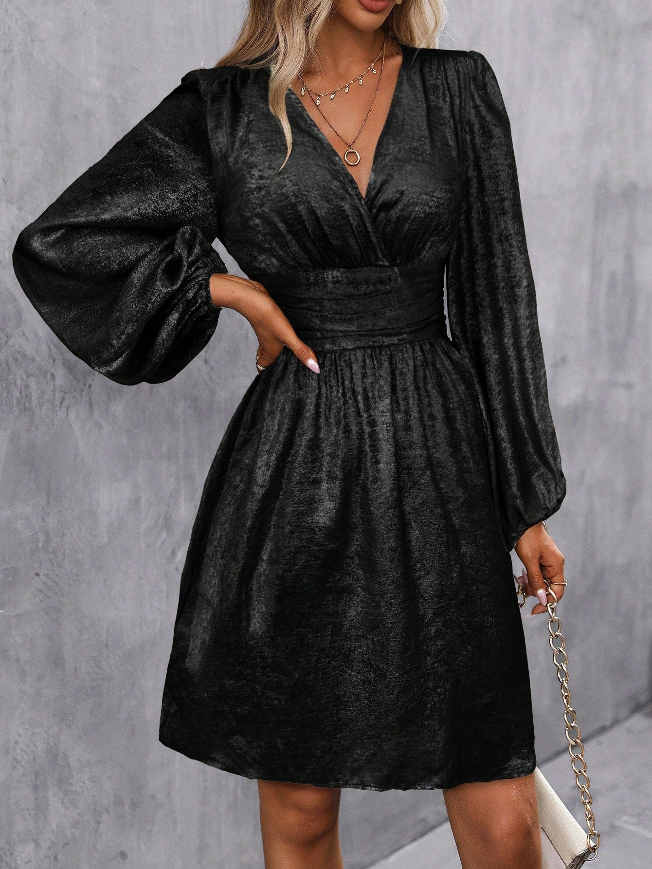 Bella - Elegant Pleated Midi Dress