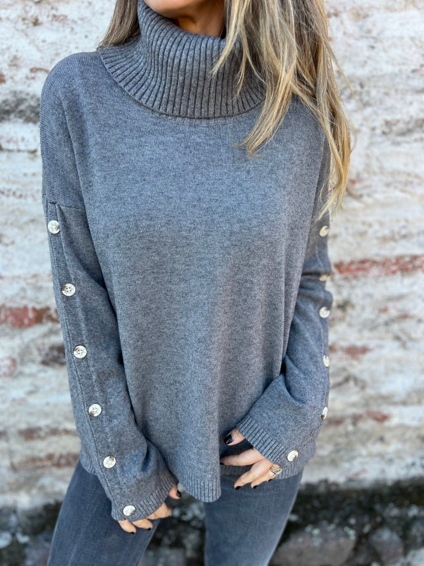 Thelma - Turtleneck Button Sweater