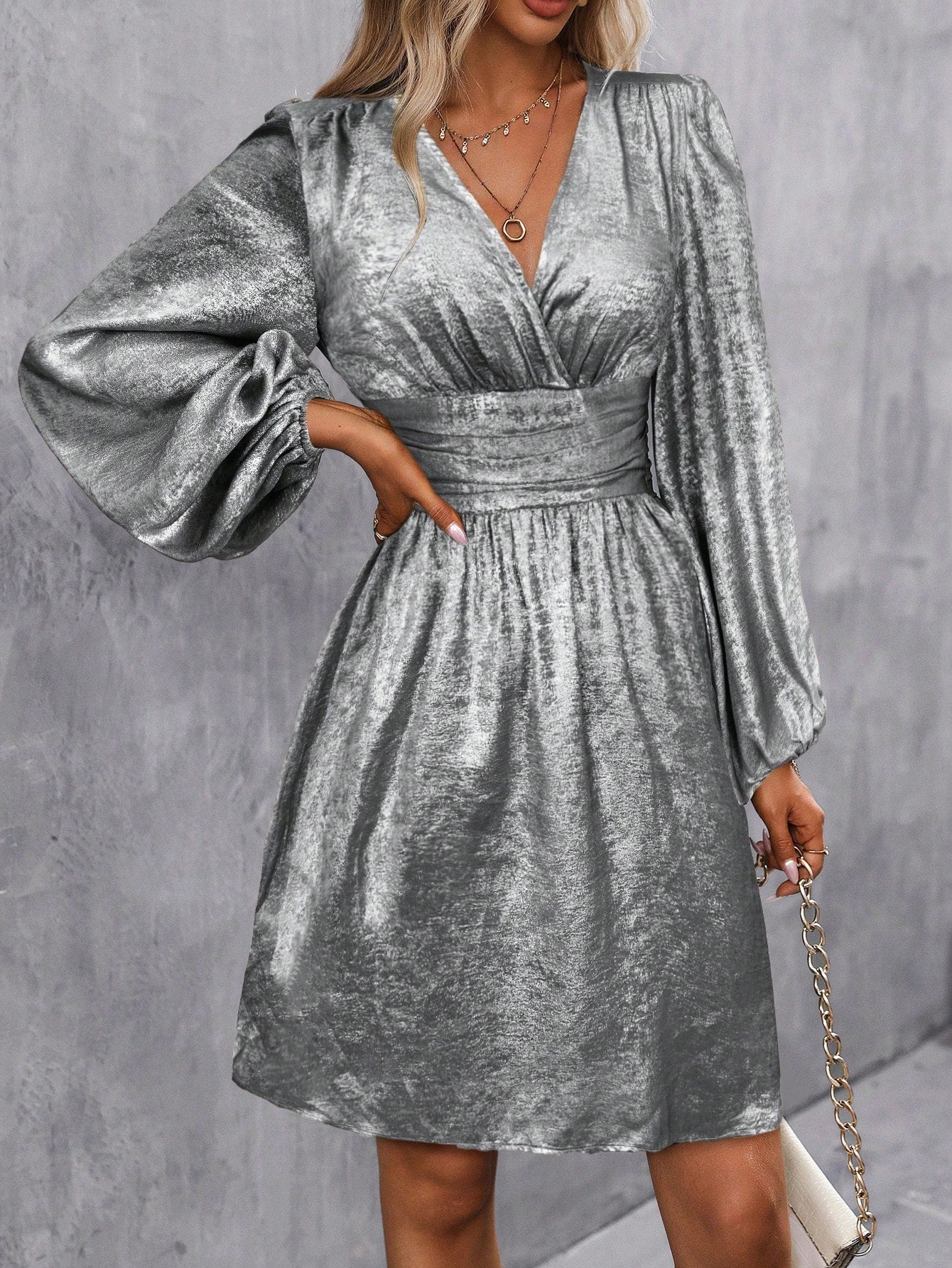 Bella - Elegant Pleated Midi Dress