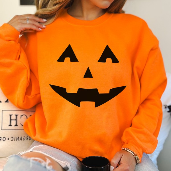 Funny pumpkin face Halloween graphic sweatshirt