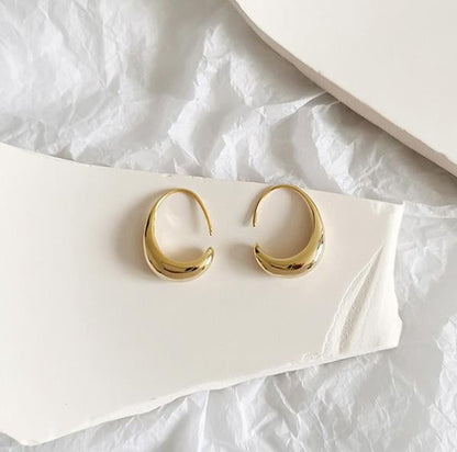 Chic Gold Elegance Earrings