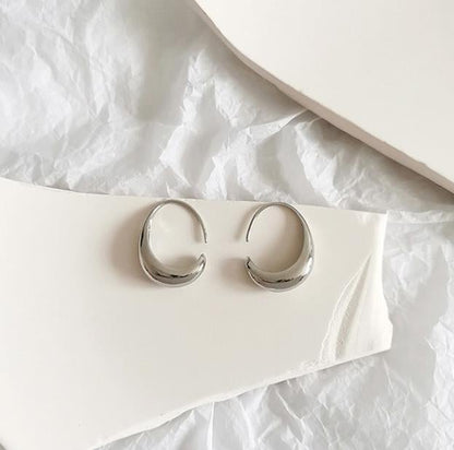 Chic Gold Elegance Earrings